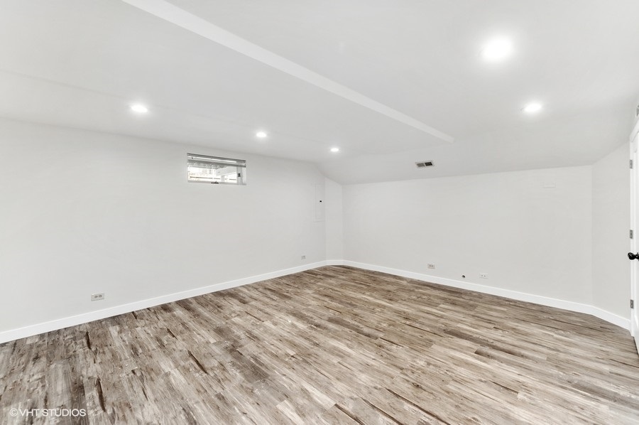 1446 W Diversey Parkway