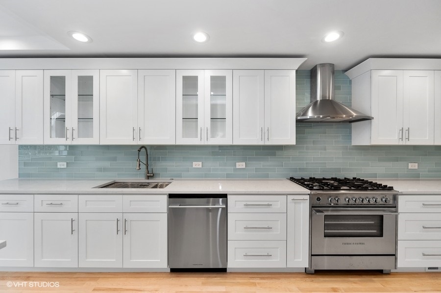 1446 W Diversey Parkway