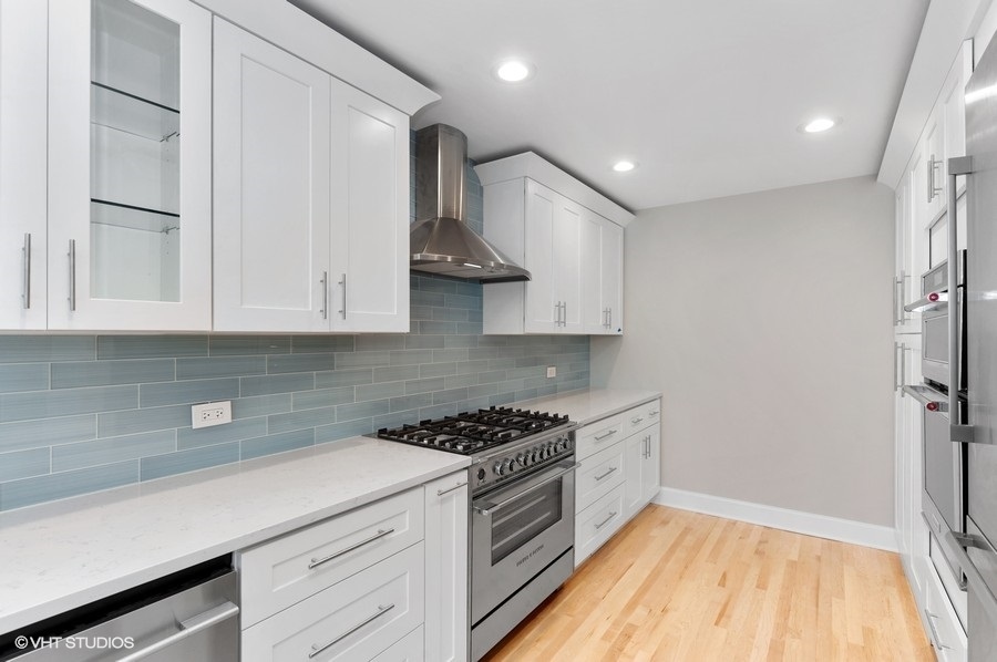 1446 W Diversey Parkway