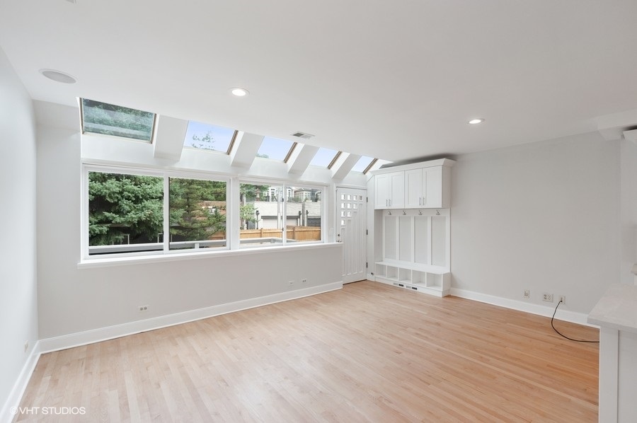 1446 W Diversey Parkway