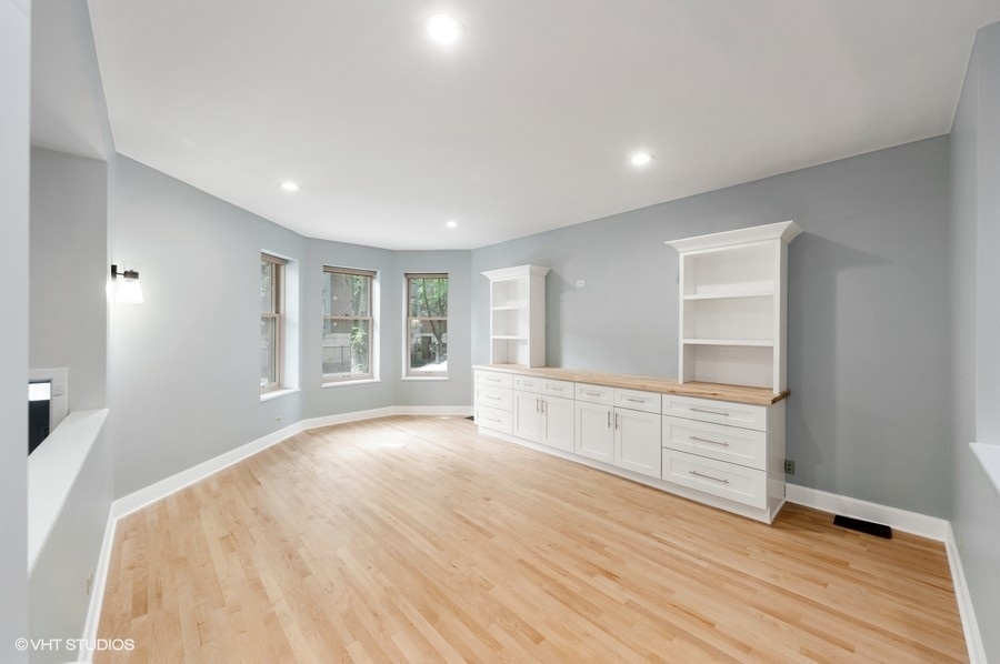 1446 W Diversey Parkway