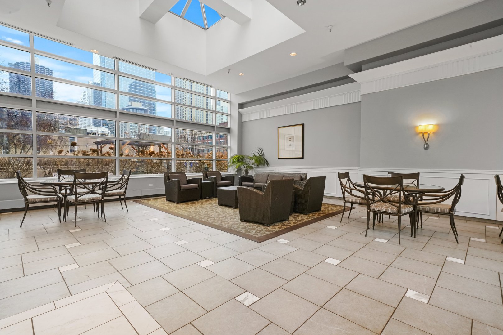545 N Dearborn Street Unit: 2808