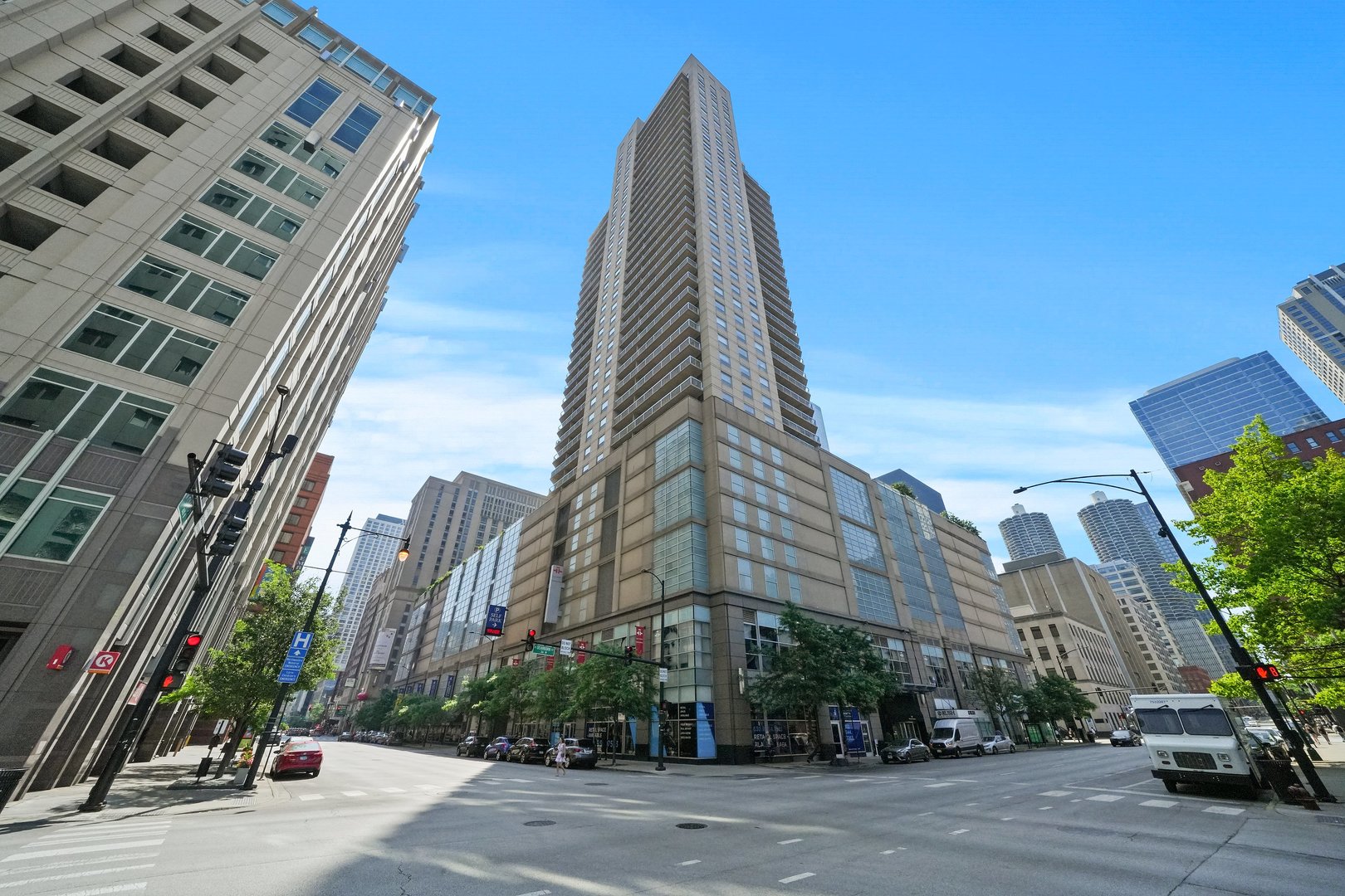 545 N Dearborn Street Unit: 2808