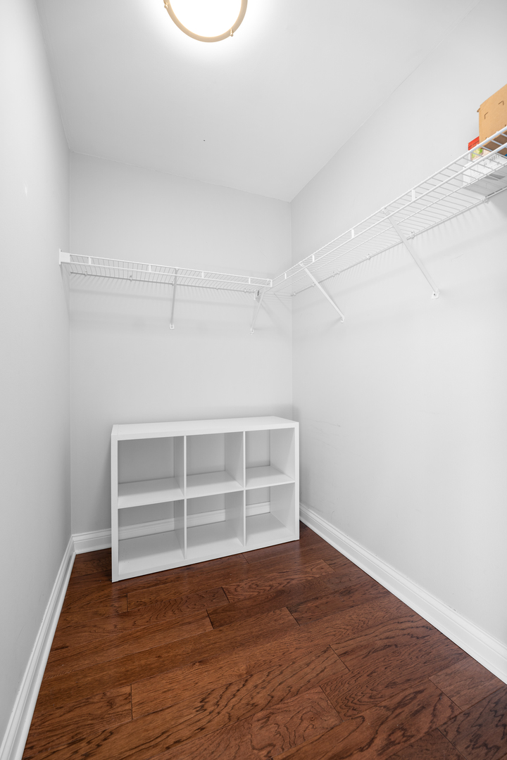 545 N Dearborn Street Unit: 2808