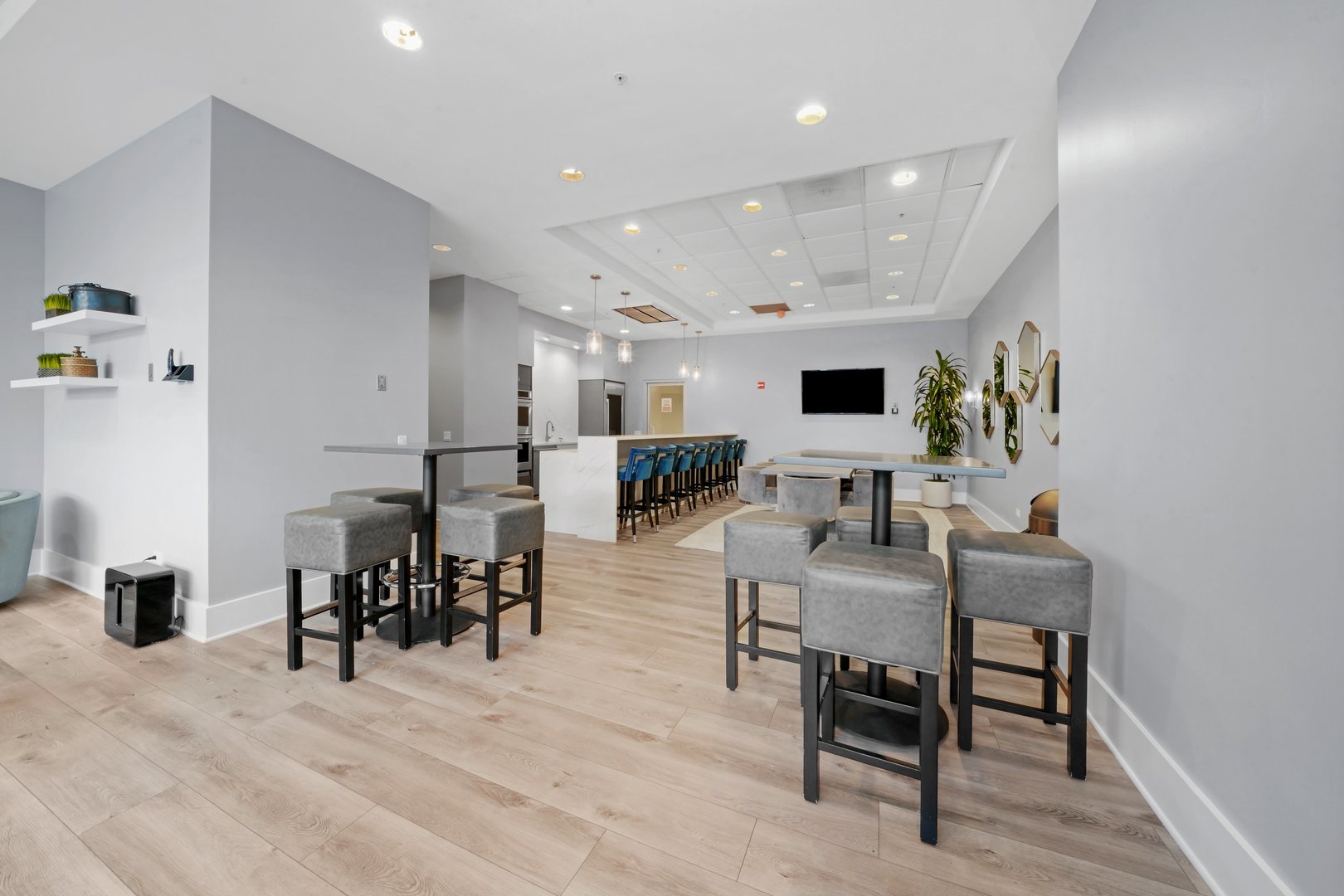 545 N Dearborn Street Unit: 2808