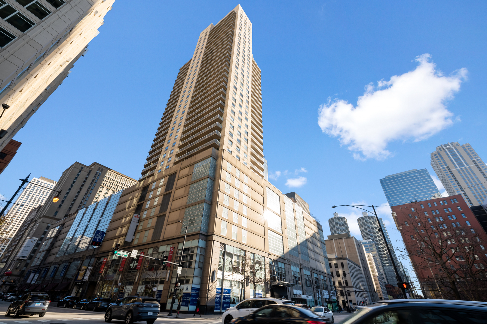 545 N Dearborn Street Unit: 2808