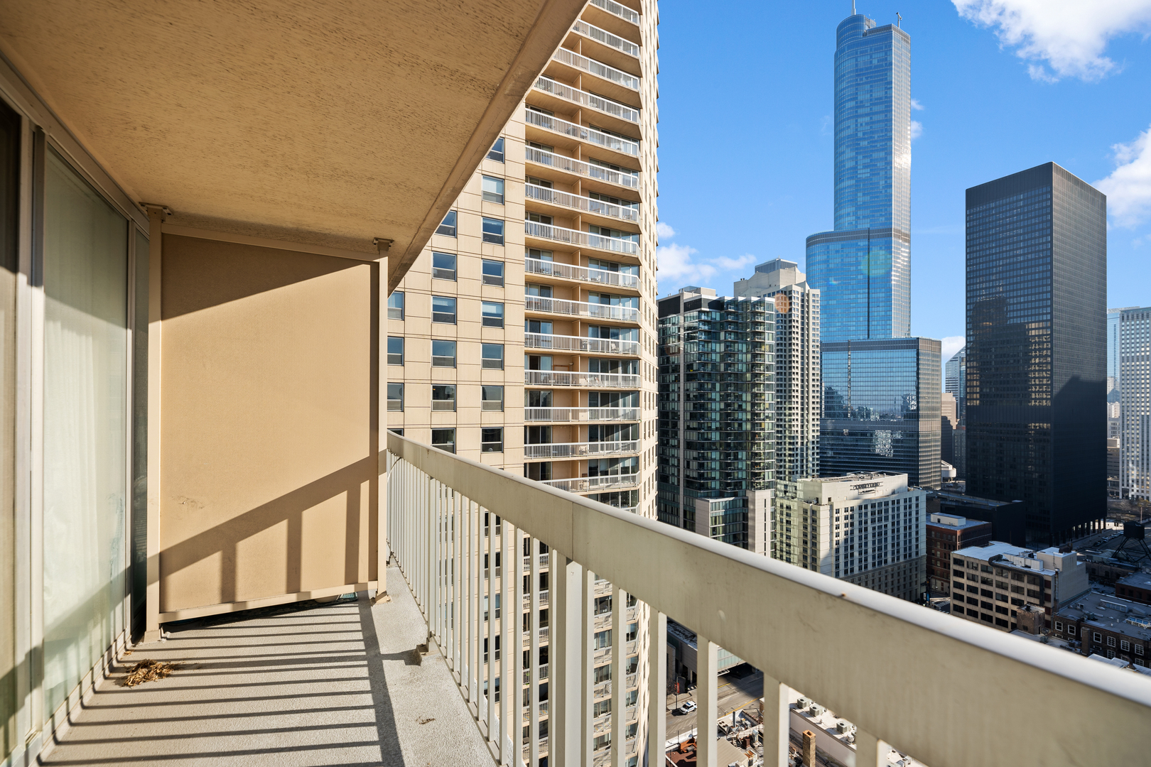 545 N Dearborn Street Unit: 2808