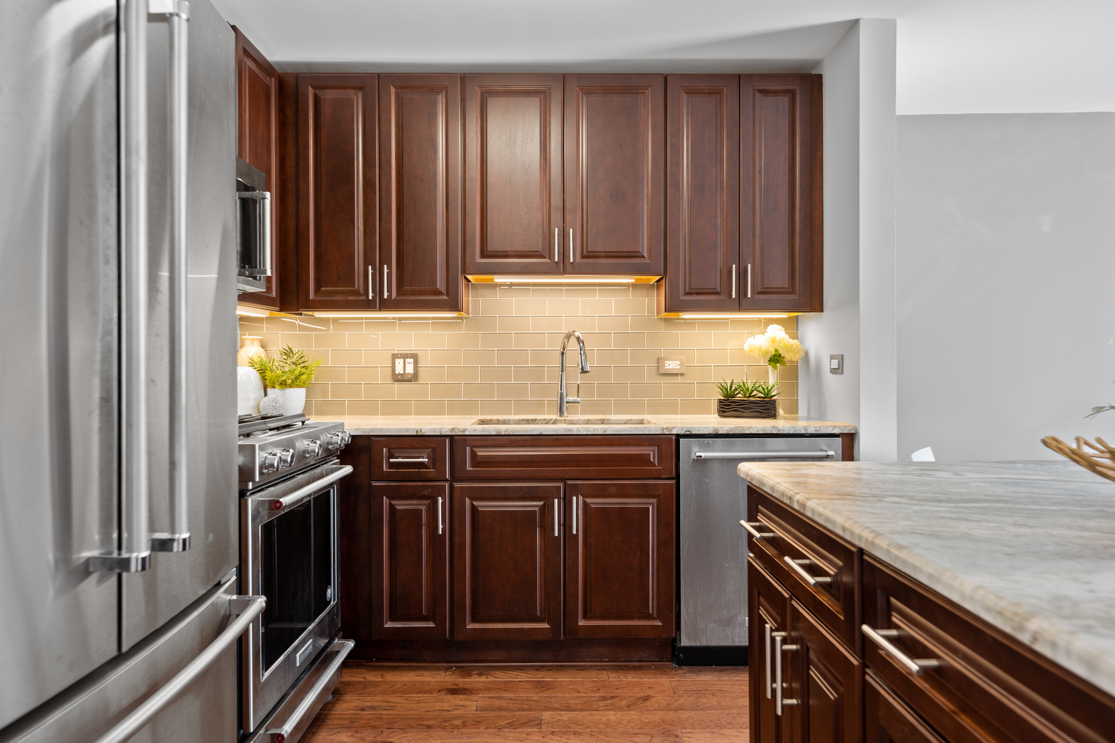 545 N Dearborn Street Unit: 2808
