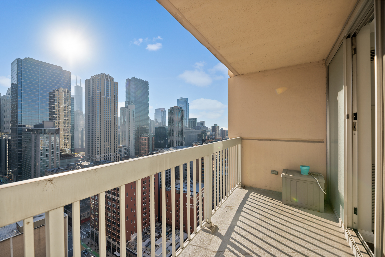 545 N Dearborn Street Unit: 2808