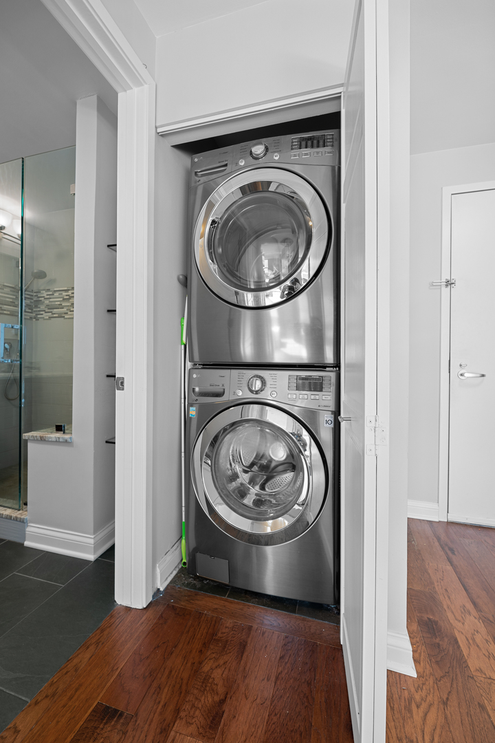 545 N Dearborn Street Unit: 2808