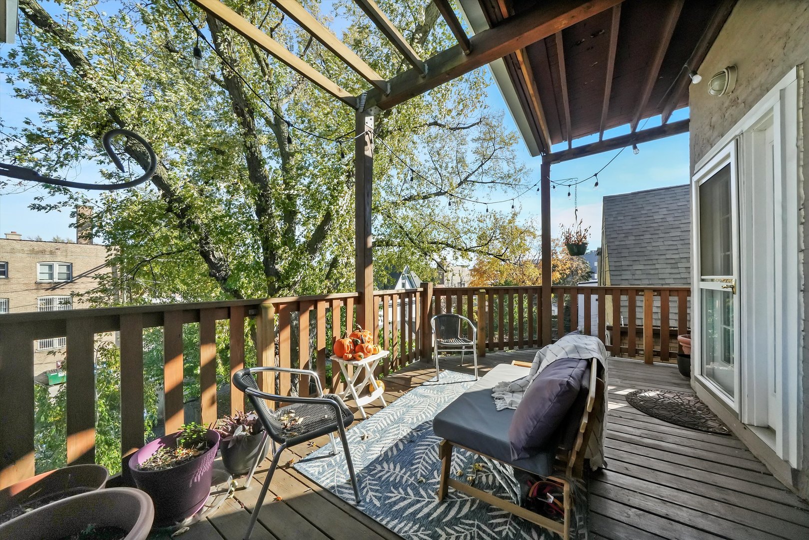 2439 N Sawyer Avenue Unit: 3S