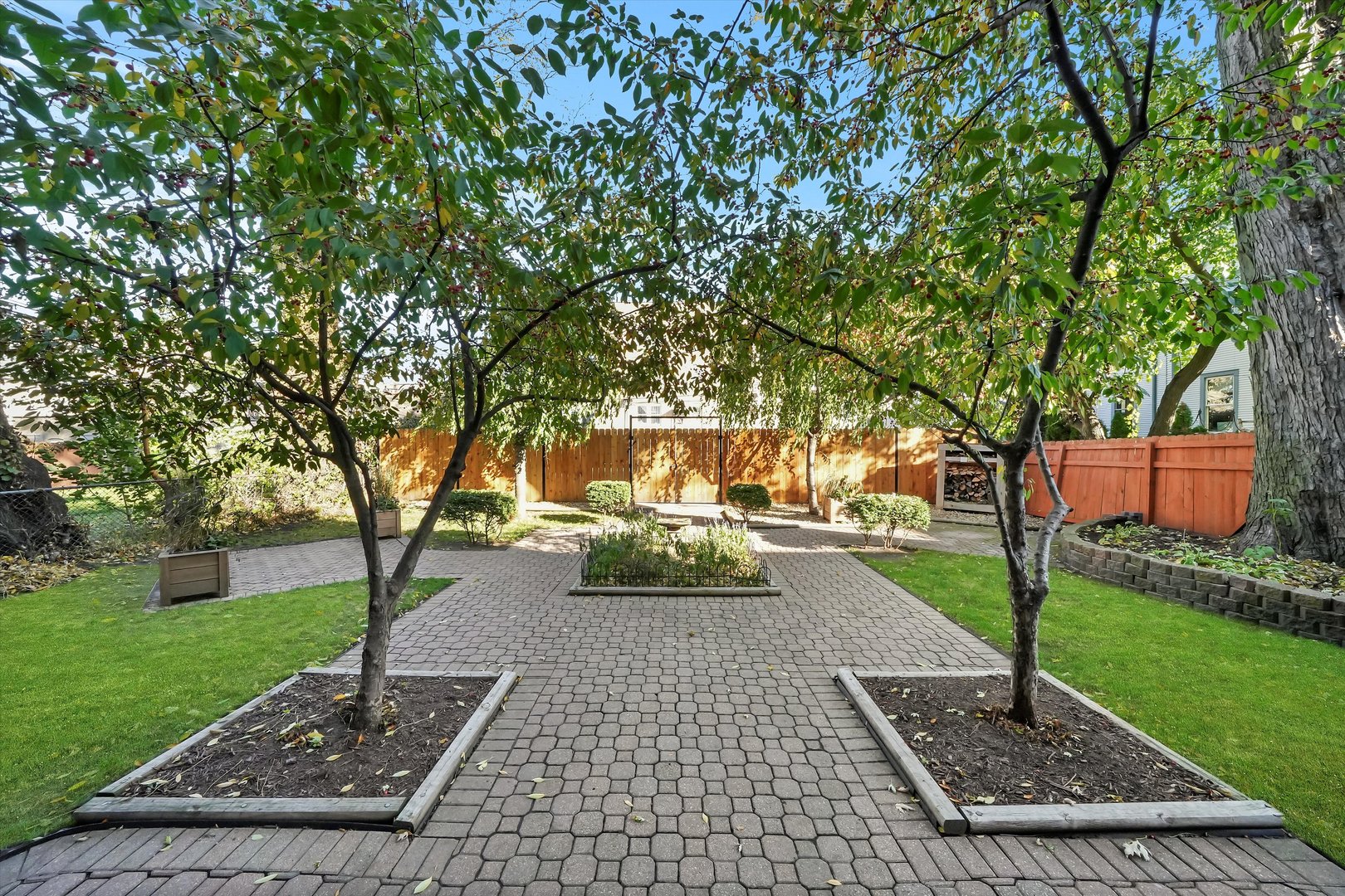 2439 N Sawyer Avenue Unit: 3S
