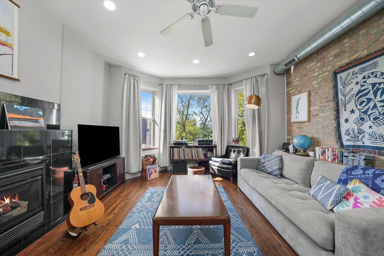 2439 N Sawyer Avenue Unit: 3S