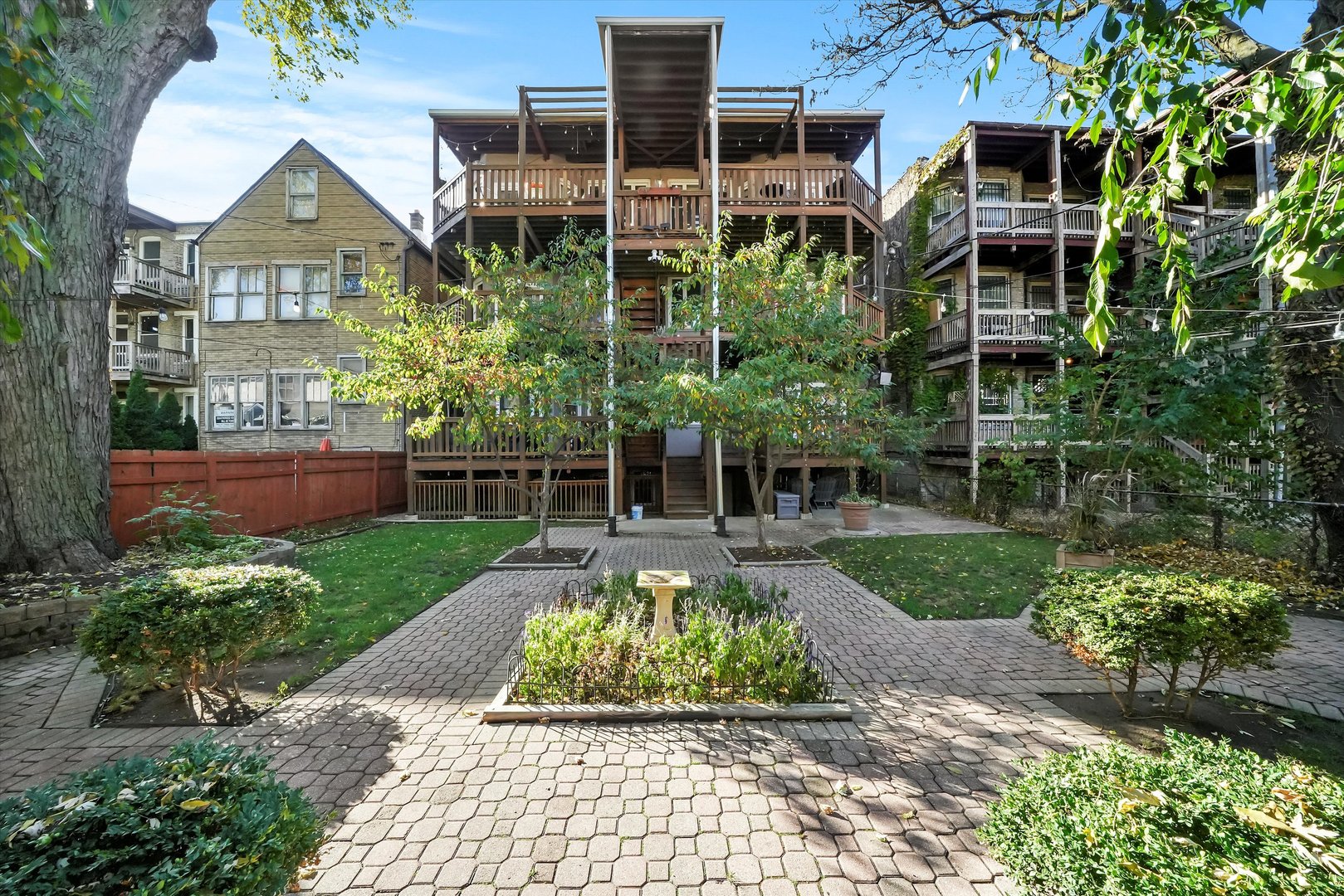 2439 N Sawyer Avenue Unit: 3S
