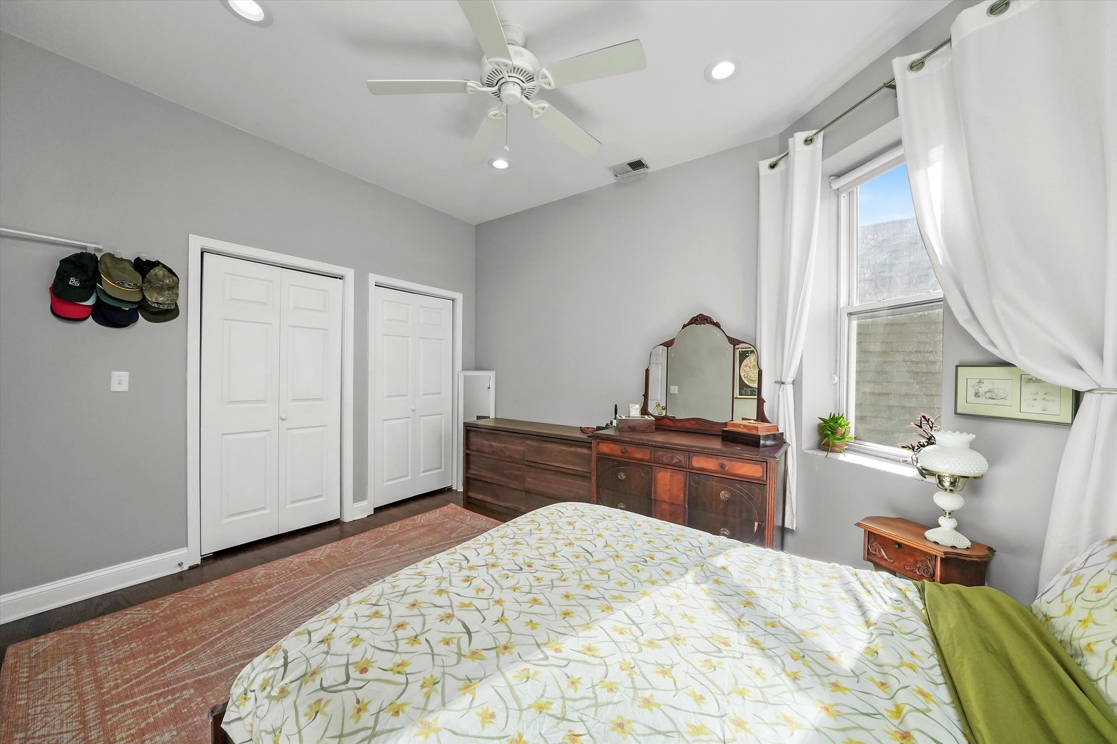 2439 N Sawyer Avenue Unit: 3S