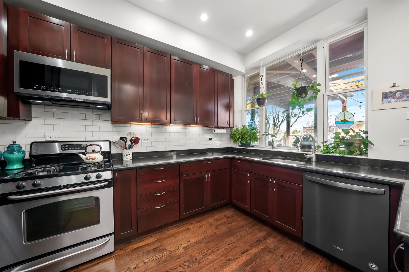 2439 N Sawyer Avenue Unit: 3S