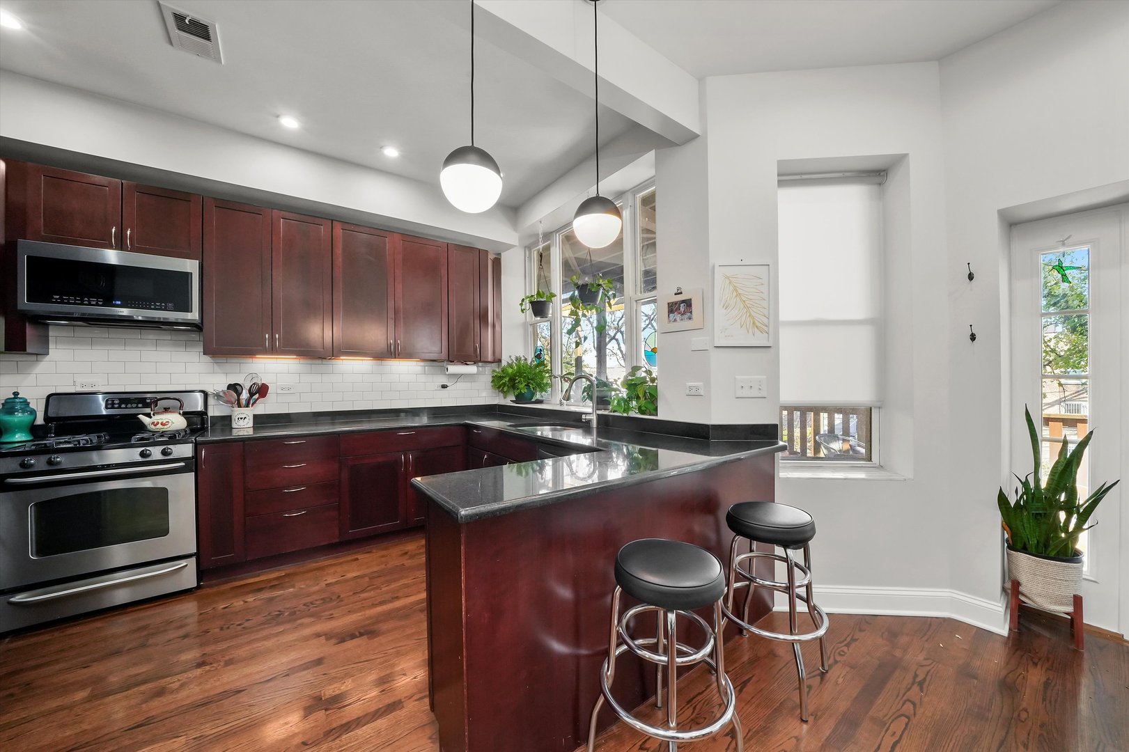 2439 N Sawyer Avenue Unit: 3S
