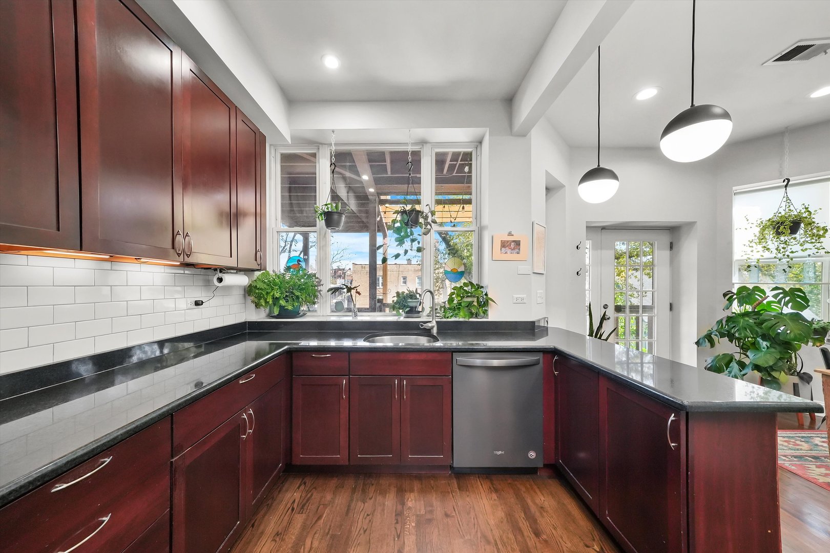 2439 N Sawyer Avenue Unit: 3S