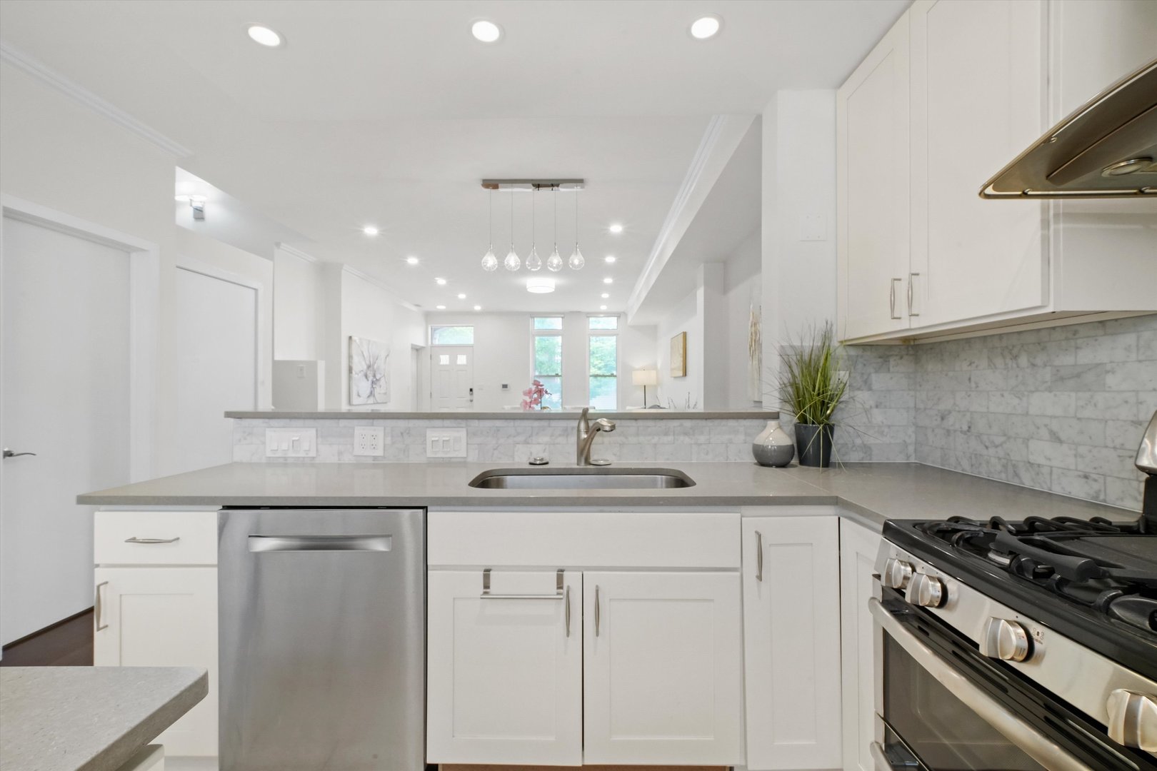 419 W Grand Avenue Unit: I