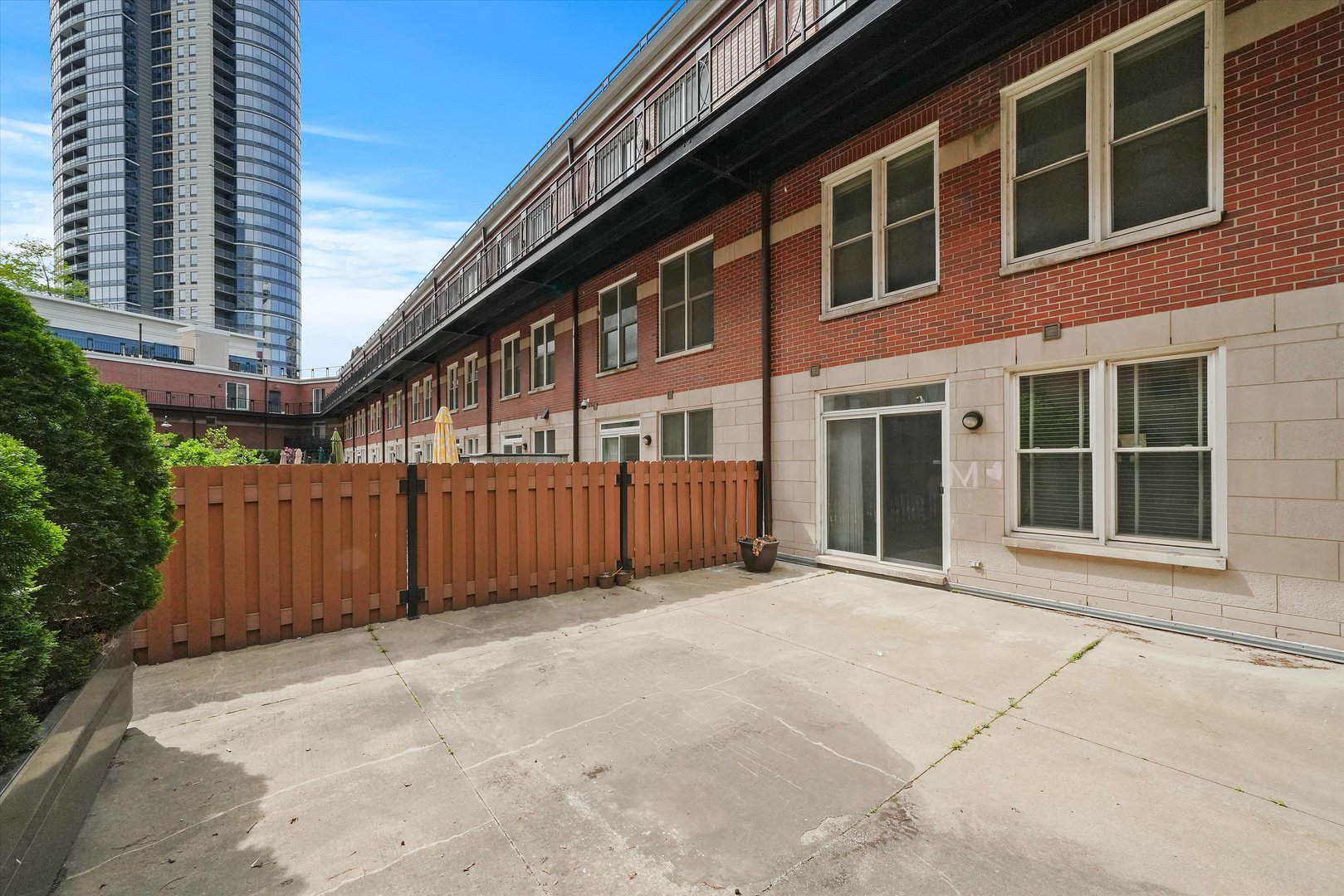 419 W Grand Avenue Unit: I