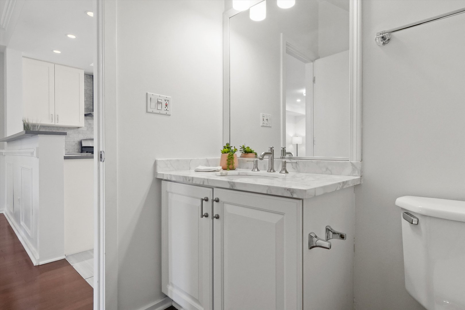 419 W Grand Avenue Unit: I
