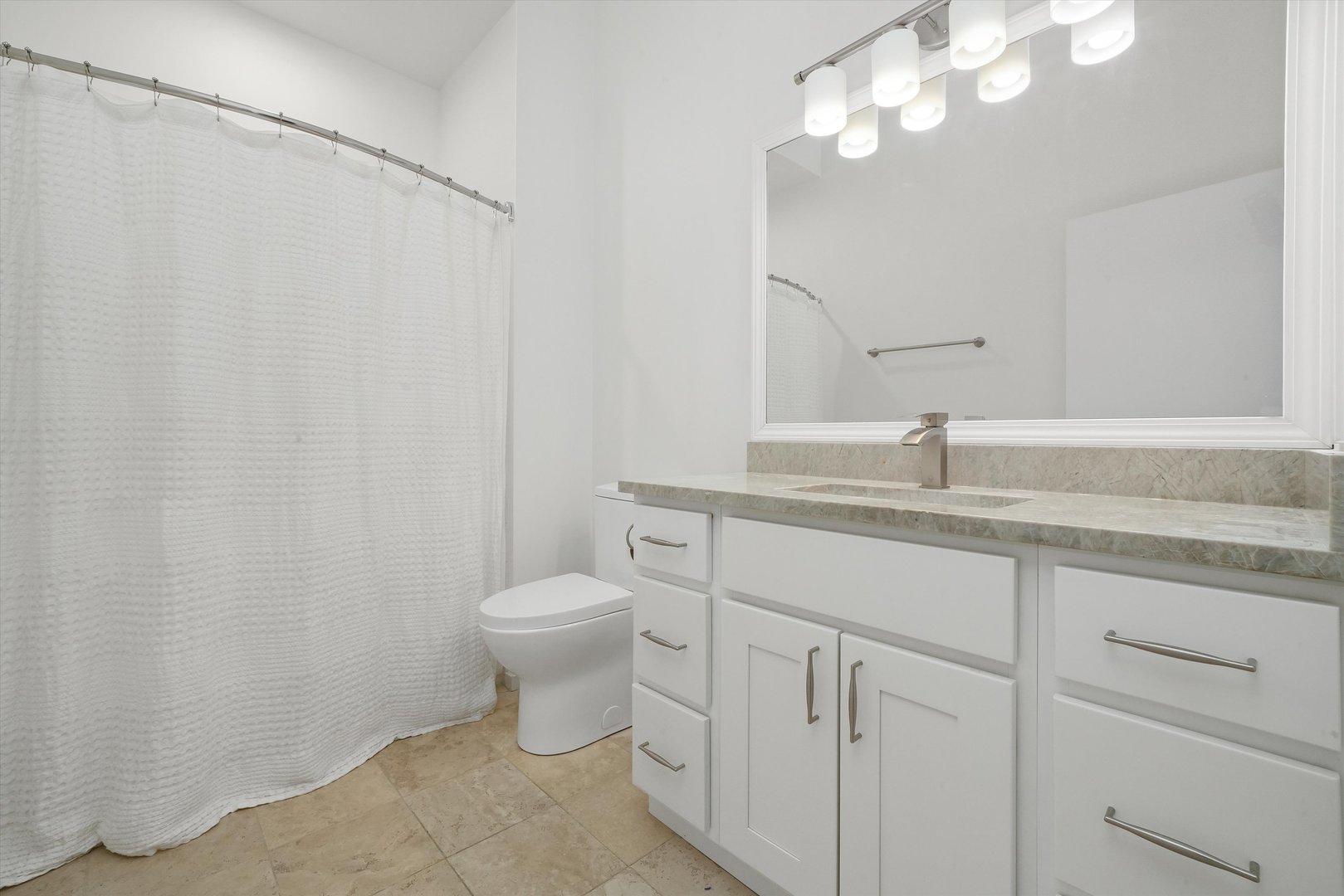 419 W Grand Avenue Unit: I
