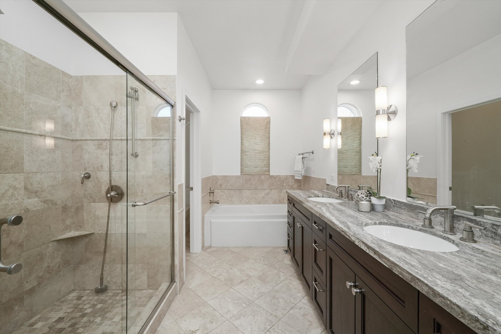 419 W Grand Avenue Unit: I