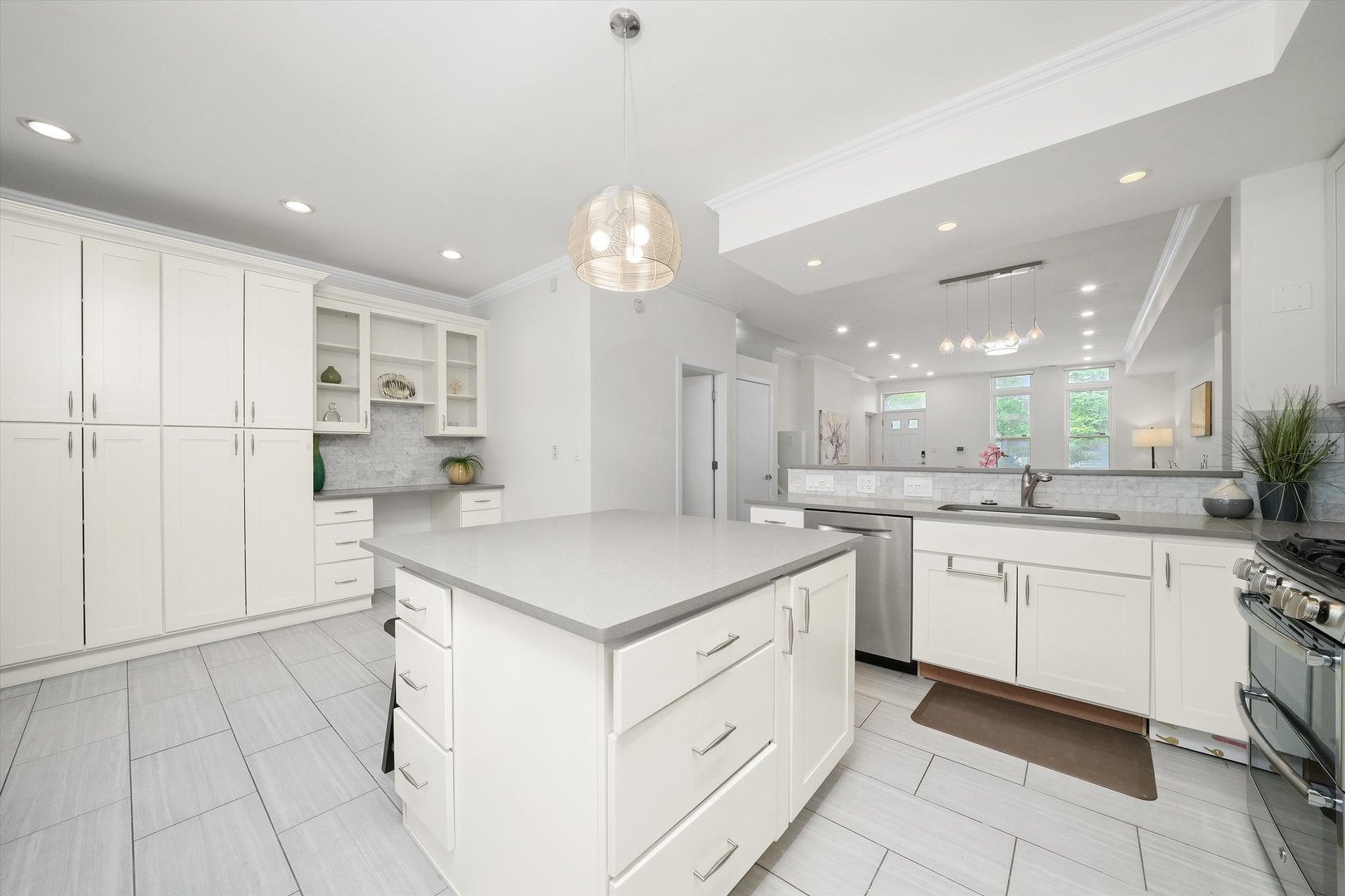 419 W Grand Avenue Unit: I