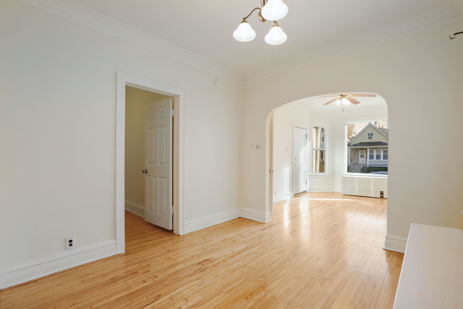 2832 N Harding Avenue Unit: 1