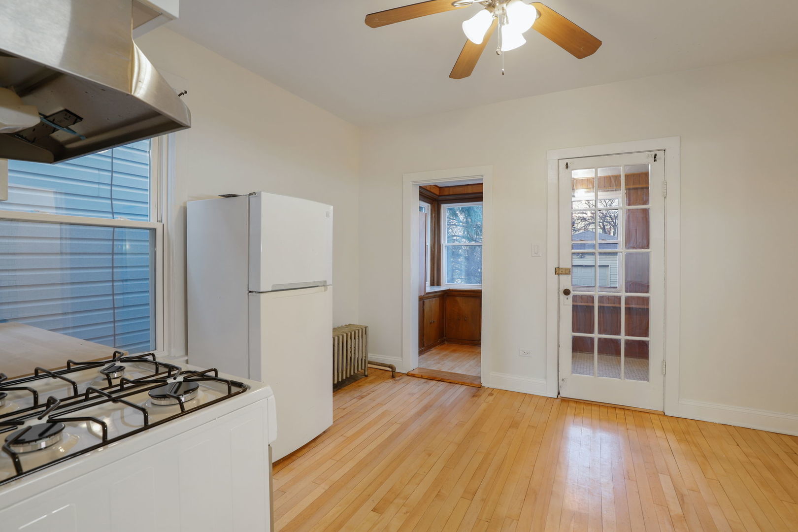 2832 N Harding Avenue Unit: 1