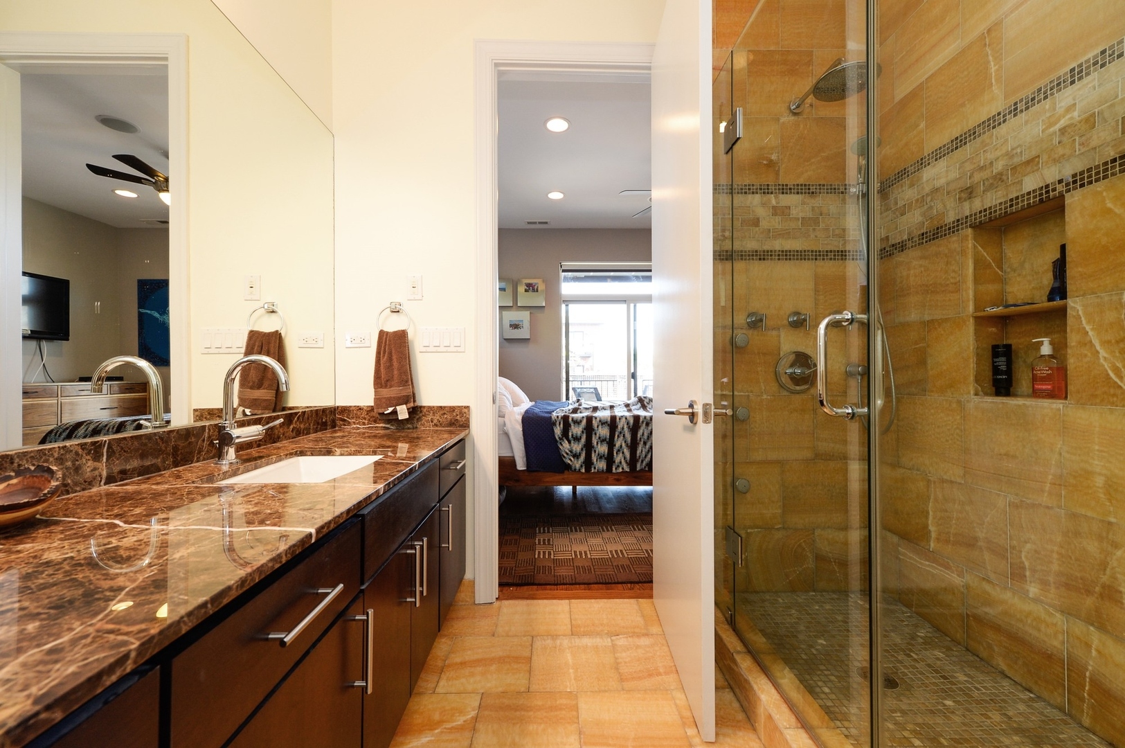 1518 W Chestnut Street Unit: 2