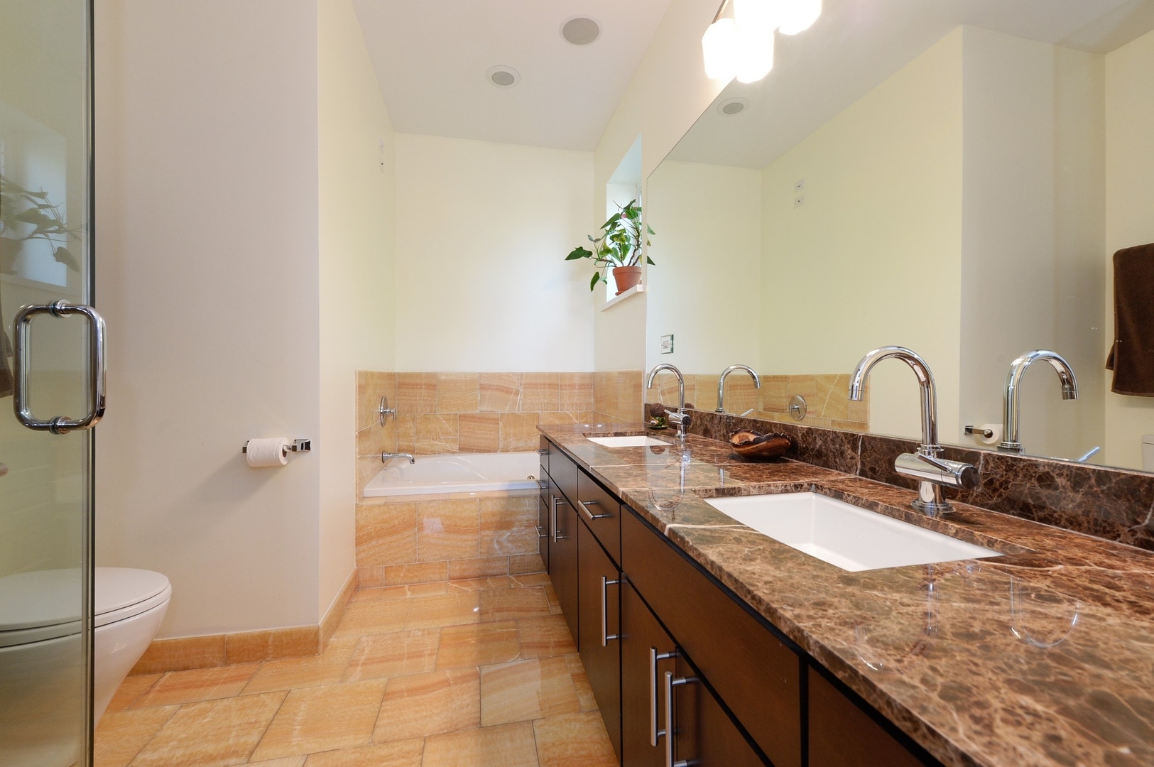 1518 W Chestnut Street Unit: 2