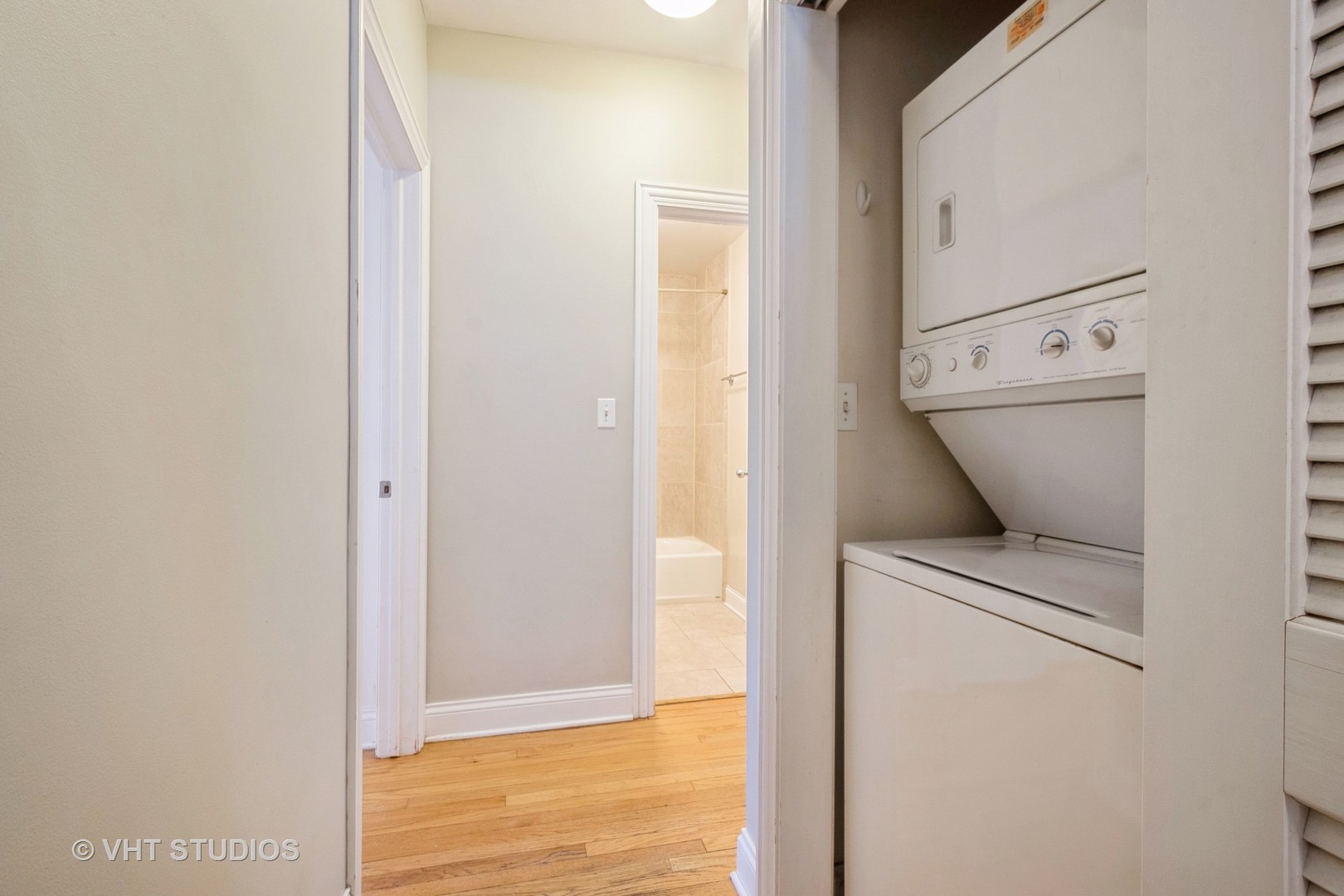 1542 W SHERWIN Avenue Unit: 2S