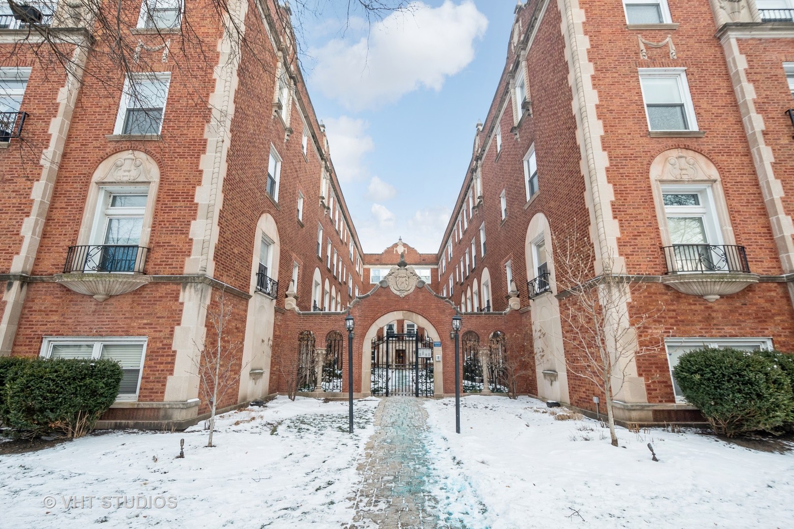 1542 W SHERWIN Avenue Unit: 2S