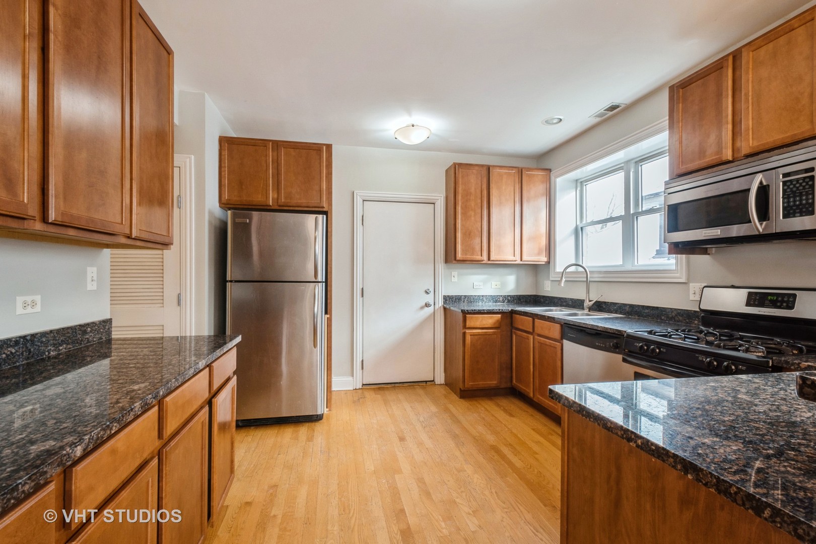 1542 W SHERWIN Avenue Unit: 2S