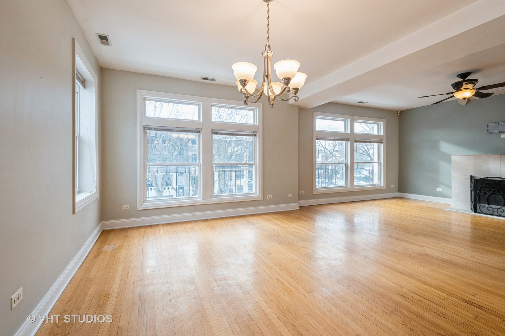 1542 W SHERWIN Avenue Unit: 2S