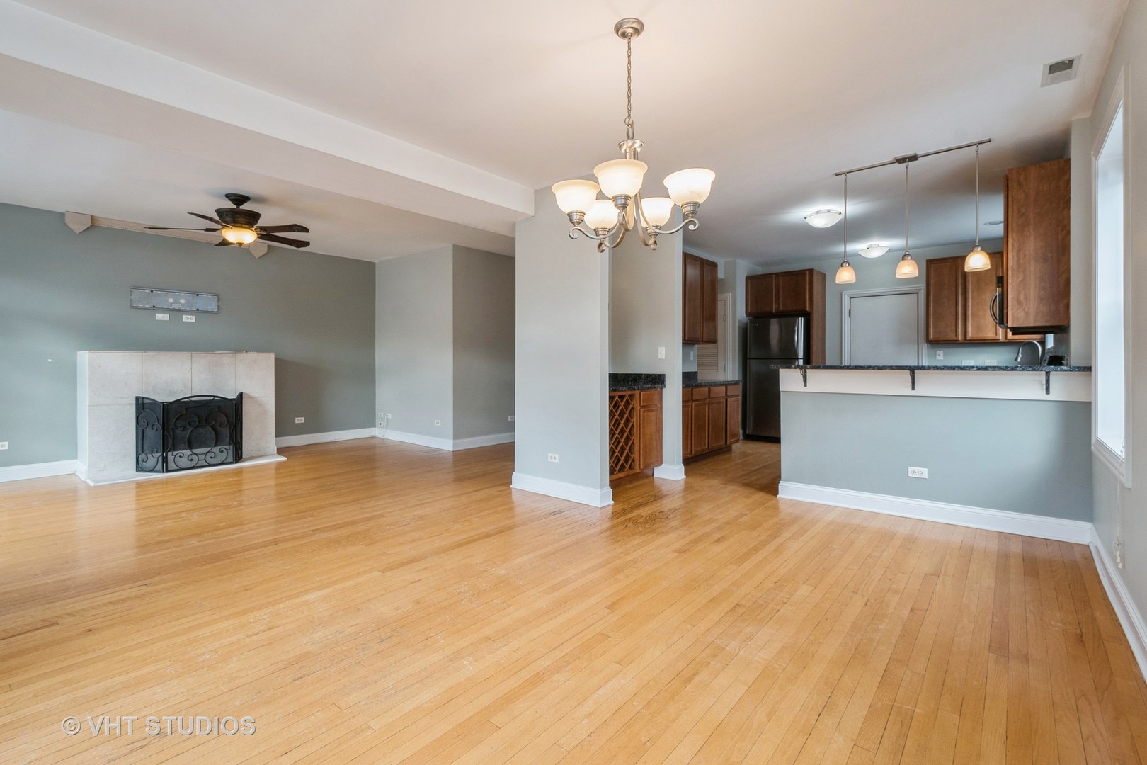 1542 W SHERWIN Avenue Unit: 2S