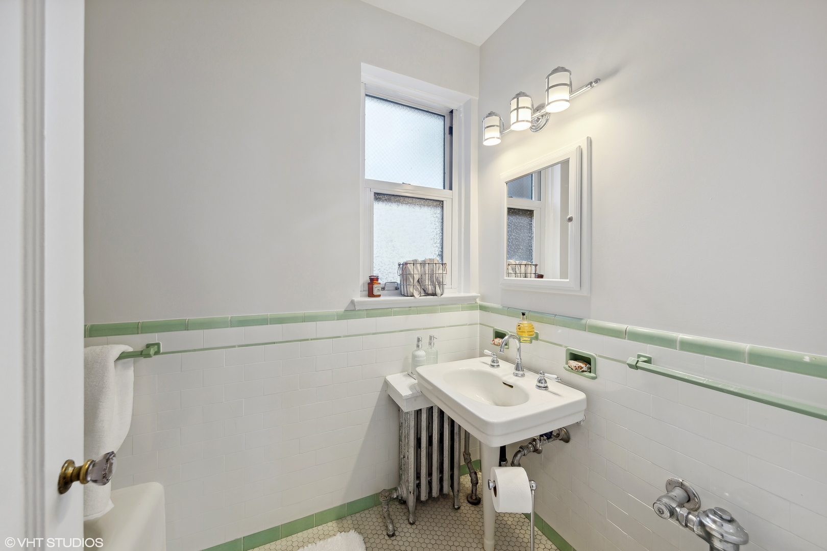 4940 S East End Avenue Unit: 18A