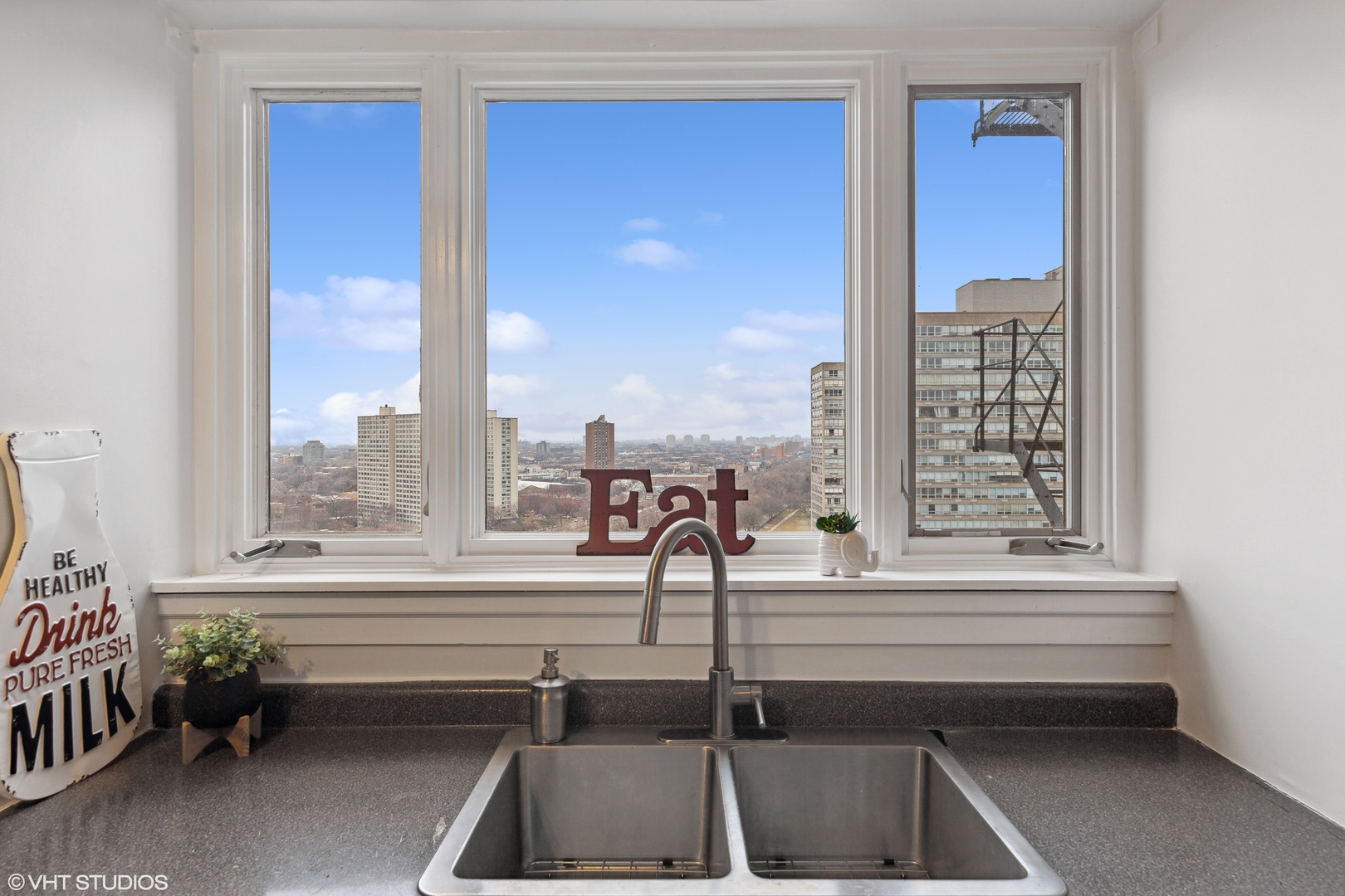 4940 S East End Avenue Unit: 18A