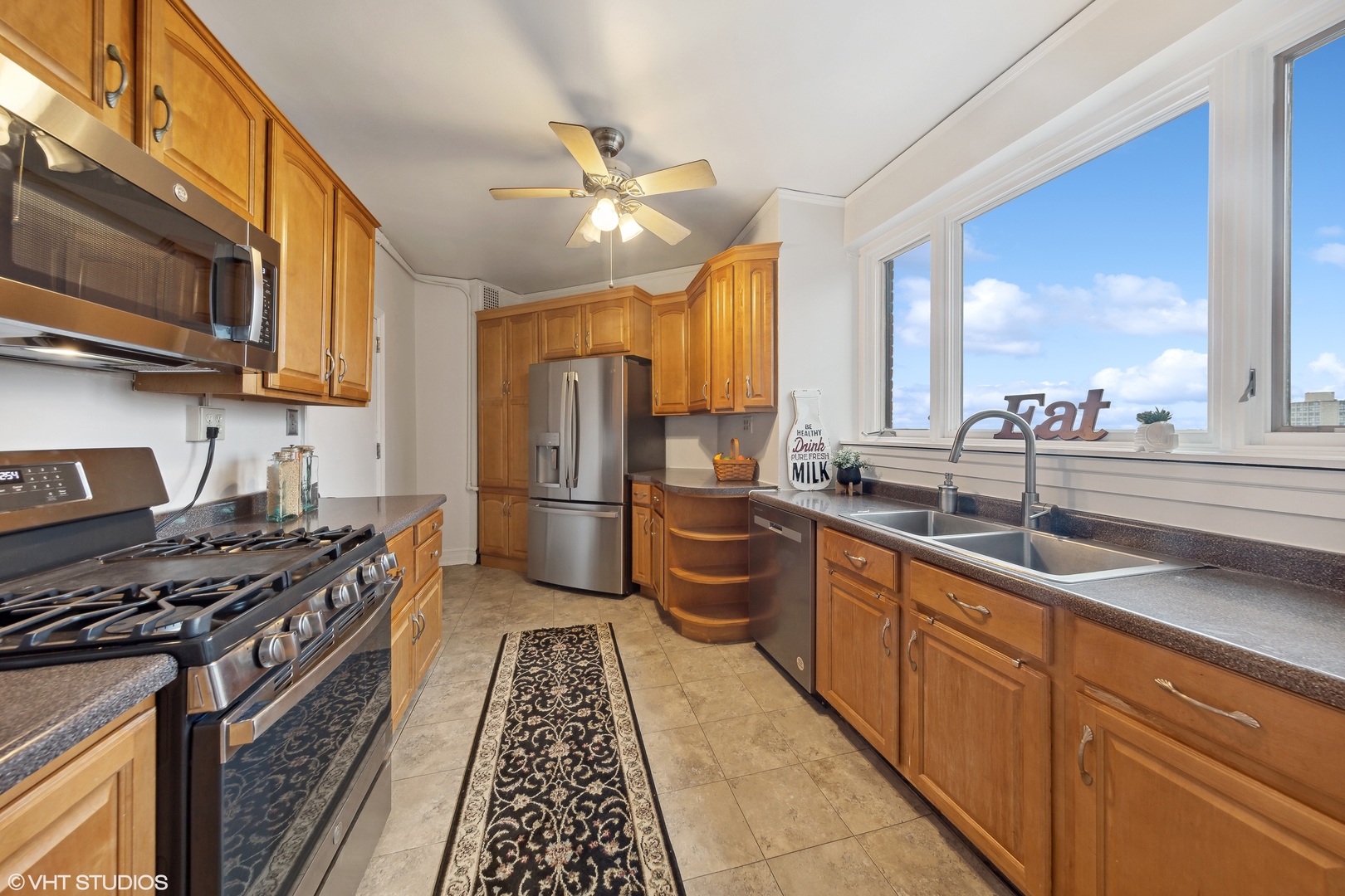 4940 S East End Avenue Unit: 18A