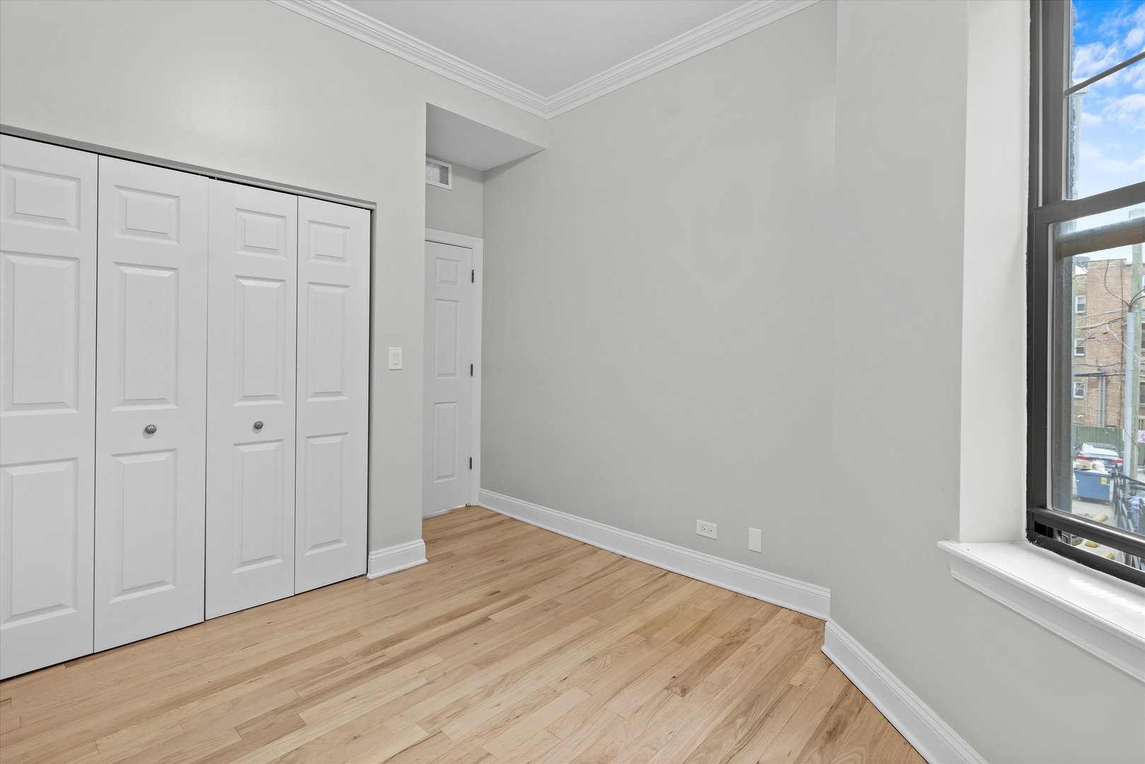 927 W Eastwood Avenue Unit: 2W