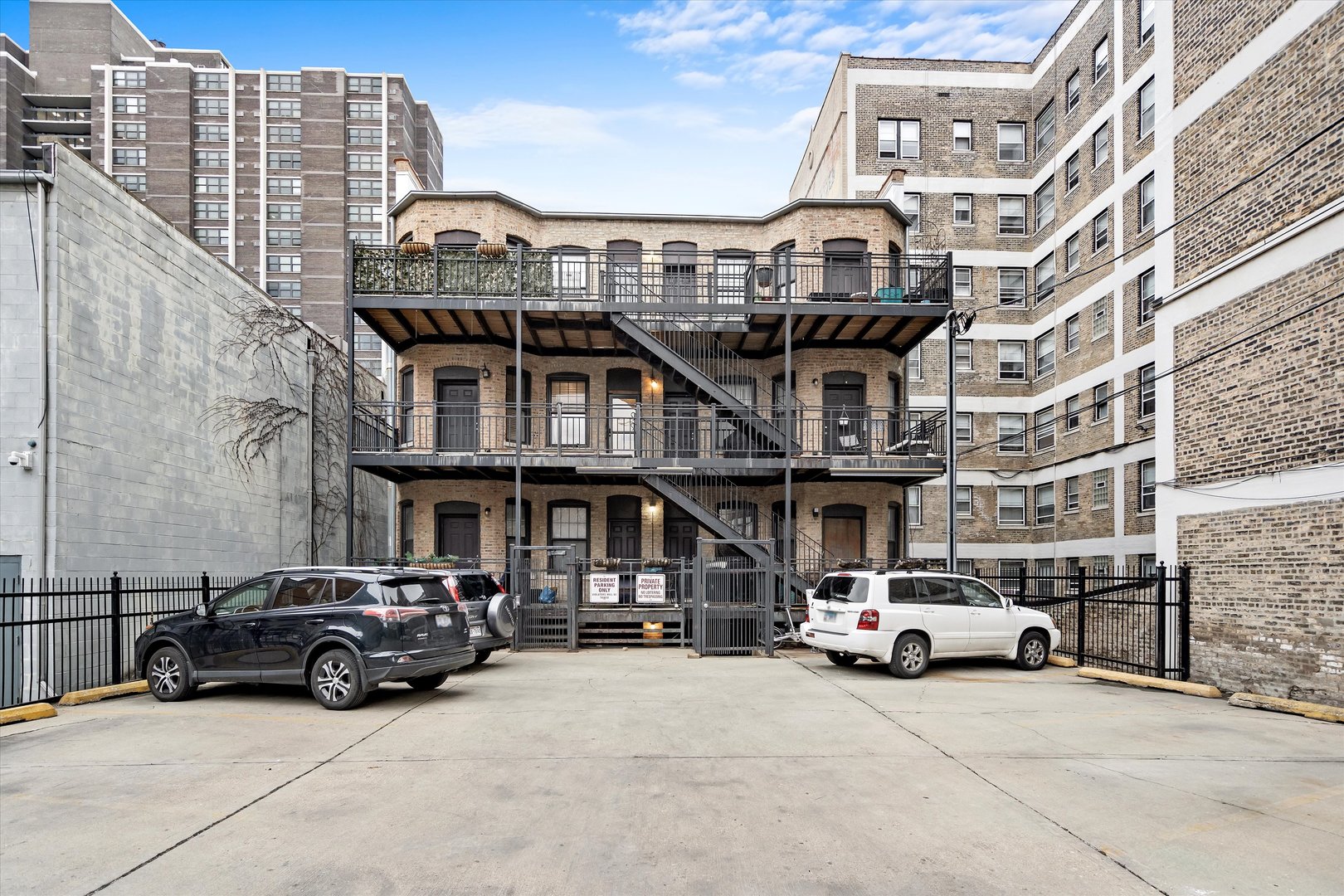 927 W Eastwood Avenue Unit: 2W
