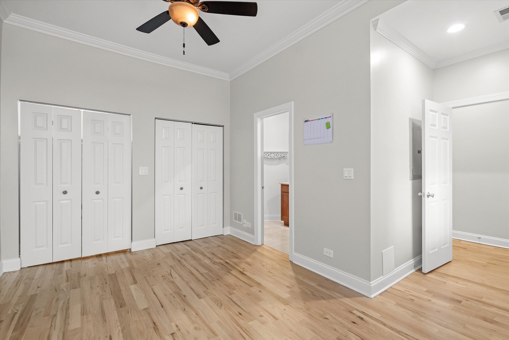927 W Eastwood Avenue Unit: 2W