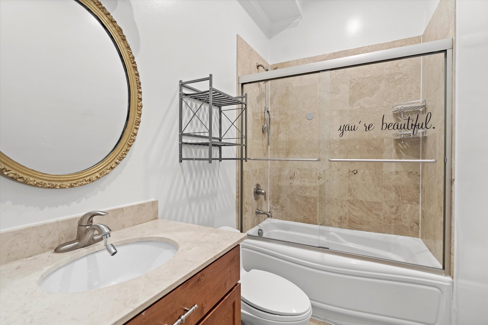 927 W Eastwood Avenue Unit: 2W