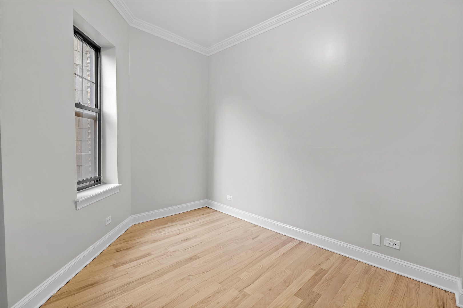 927 W Eastwood Avenue Unit: 2W