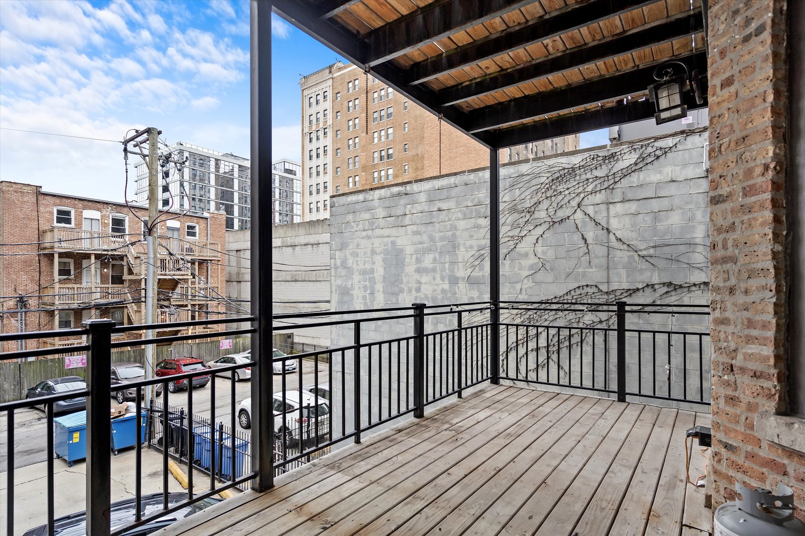 927 W Eastwood Avenue Unit: 2W
