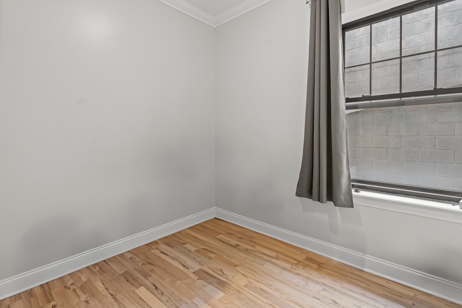 927 W Eastwood Avenue Unit: 2W