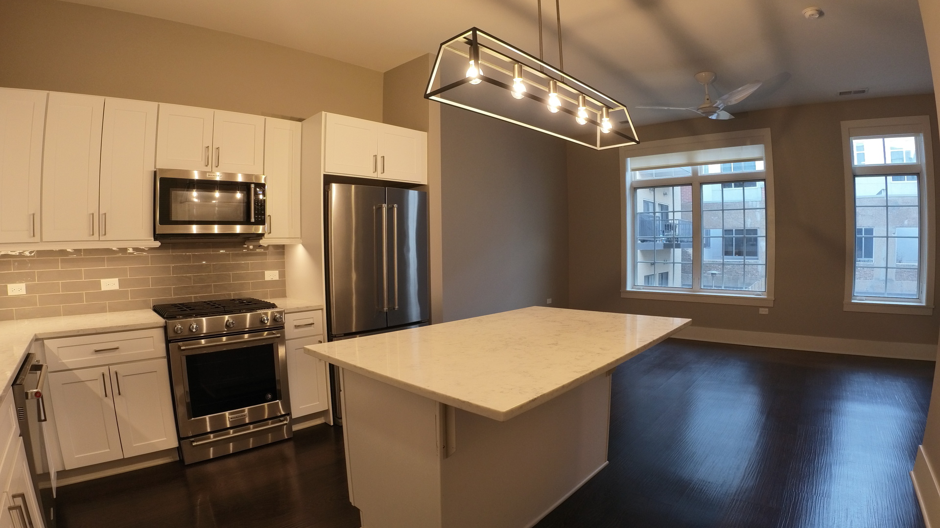 2050 N Clark Street Unit: 304