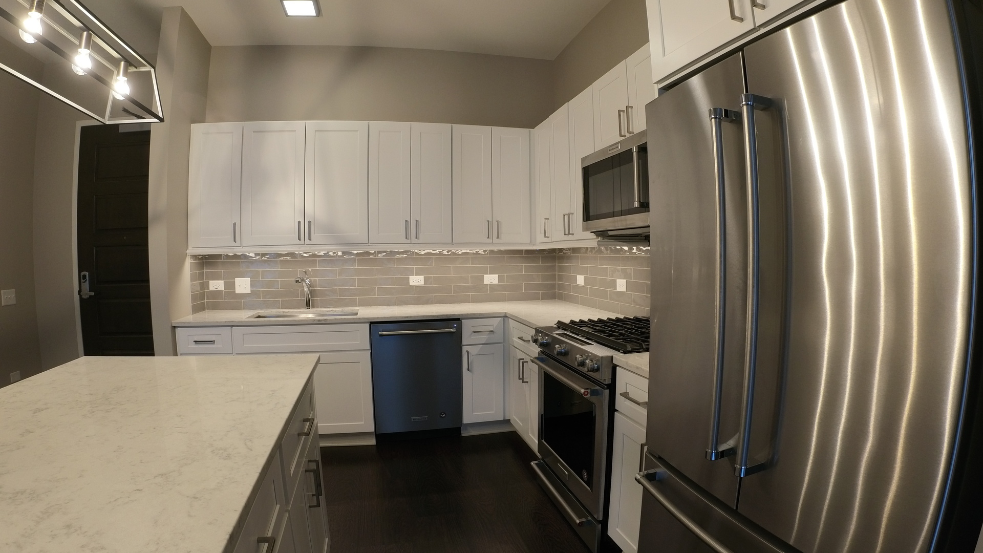 2050 N Clark Street Unit: 304