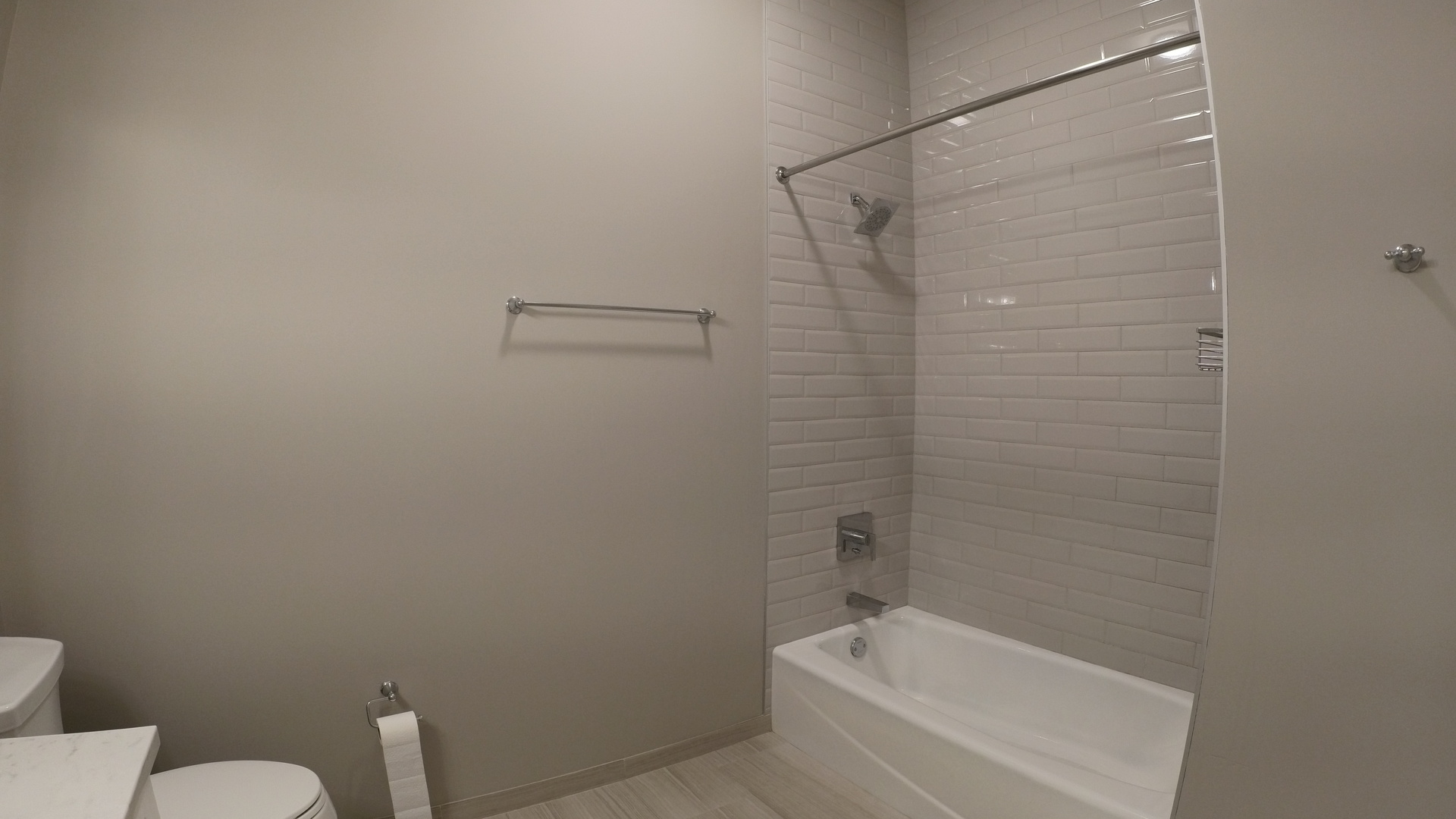 2050 N Clark Street Unit: 304